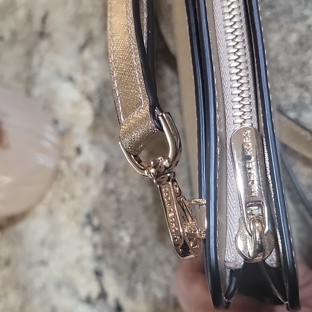 Michael Kors NWOT Metallic Gold Crossbody - Picture 11 of 11